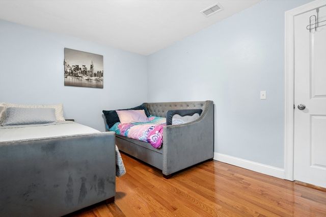 133 Apricot St, Worcester, MA 01603