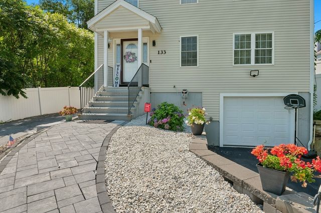 133 Apricot St, Worcester, MA 01603