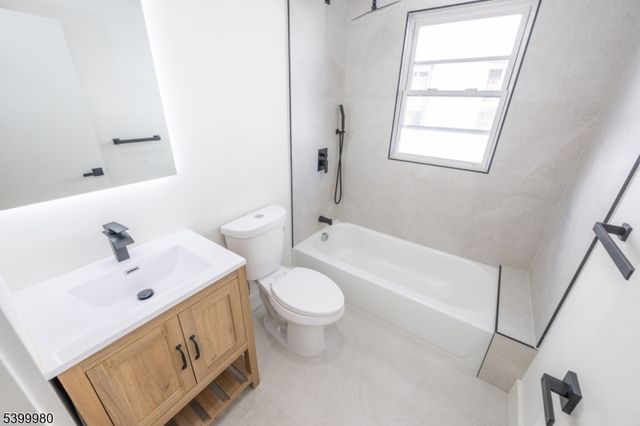 74 E 9Th St, Clifton City, NJ 07011