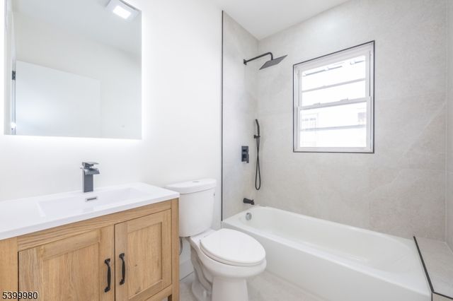 74 E 9Th St, Clifton City, NJ 07011