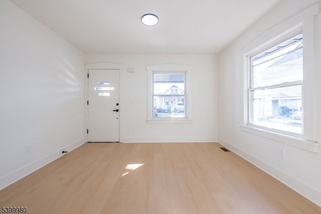 74 E 9Th St, Clifton City, NJ 07011