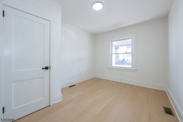 74 E 9Th St, Clifton City, NJ 07011