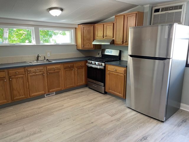 29 Freeman St 6, Stoughton, MA 02072