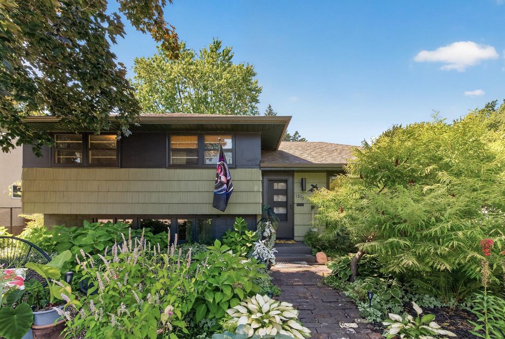 1317 Charlton Street, West Saint Paul, MN 55118 — exterior