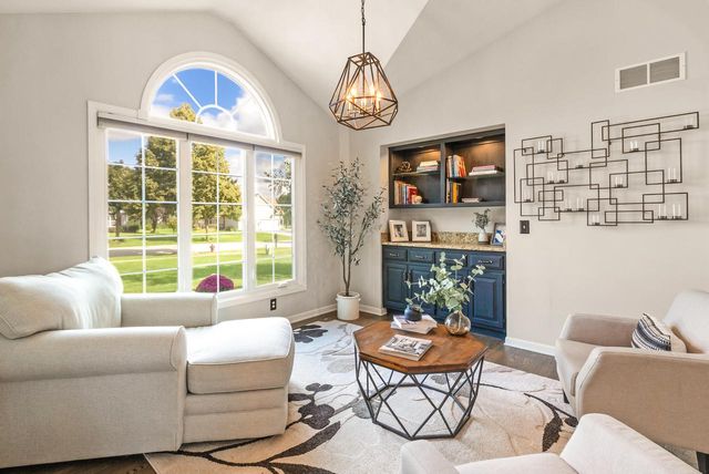 618 Two Rivers DRIVE, Mukwonago, WI 53149
