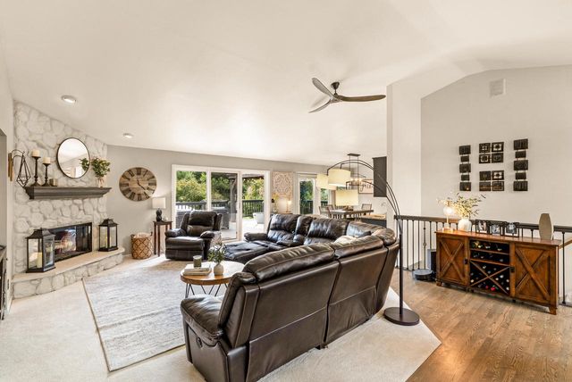 618 Two Rivers DRIVE, Mukwonago, WI 53149