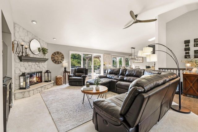 618 Two Rivers DRIVE, Mukwonago, WI 53149