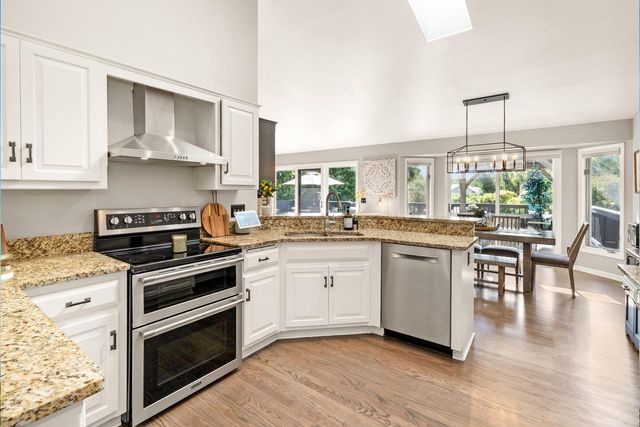 618 Two Rivers DRIVE, Mukwonago, WI 53149
