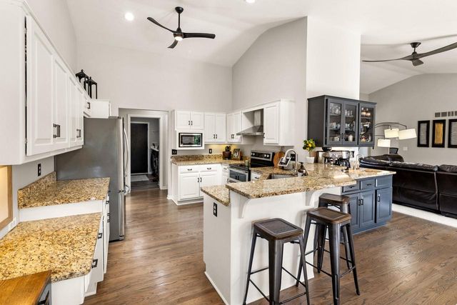 618 Two Rivers DRIVE, Mukwonago, WI 53149