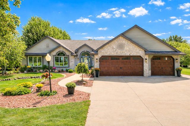618 Two Rivers DRIVE, Mukwonago, WI 53149