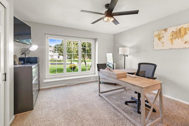 618 Two Rivers DRIVE, Mukwonago, WI 53149