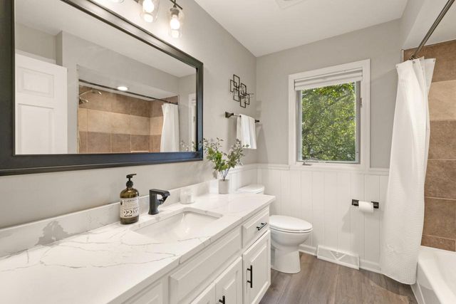 618 Two Rivers DRIVE, Mukwonago, WI 53149
