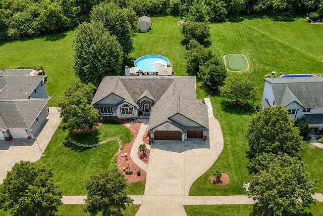 618 Two Rivers DRIVE, Mukwonago, WI 53149