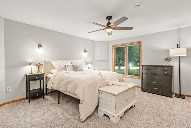 618 Two Rivers DRIVE, Mukwonago, WI 53149