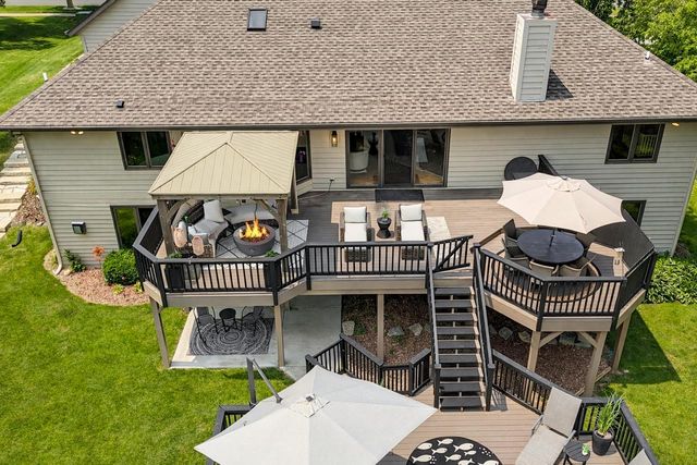 618 Two Rivers DRIVE, Mukwonago, WI 53149