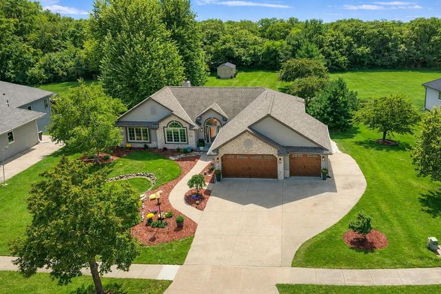 618 Two Rivers DRIVE, Mukwonago, WI 53149