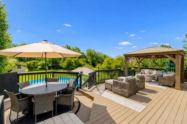618 Two Rivers DRIVE, Mukwonago, WI 53149
