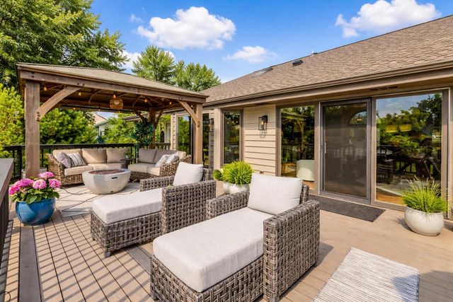 618 Two Rivers DRIVE, Mukwonago, WI 53149