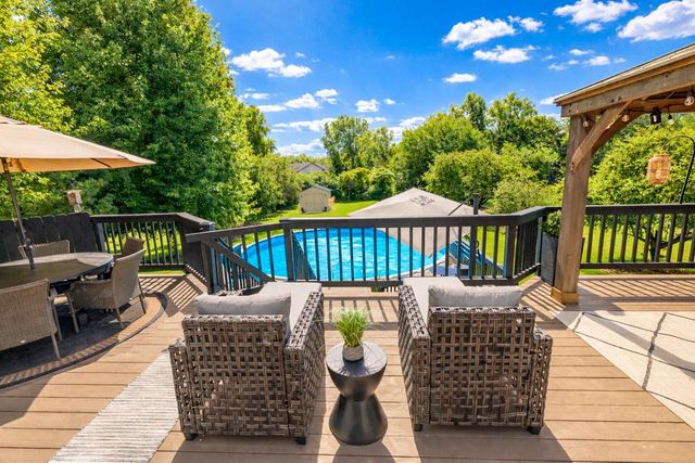 618 Two Rivers DRIVE, Mukwonago, WI 53149