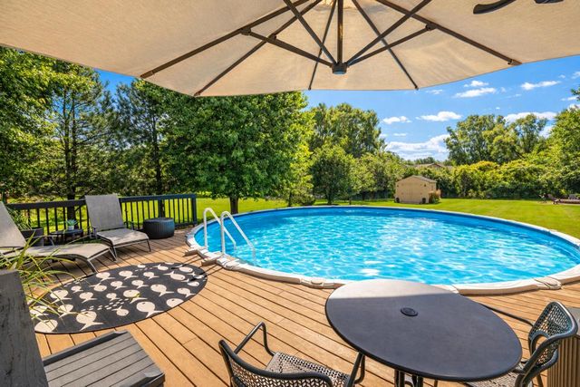618 Two Rivers DRIVE, Mukwonago, WI 53149