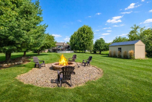 618 Two Rivers DRIVE, Mukwonago, WI 53149