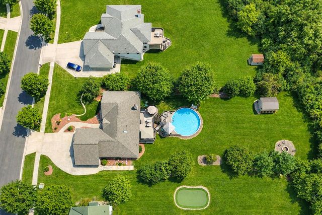 618 Two Rivers DRIVE, Mukwonago, WI 53149