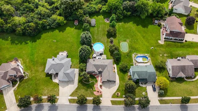 618 Two Rivers DRIVE, Mukwonago, WI 53149