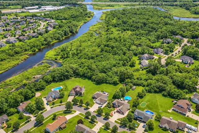 618 Two Rivers DRIVE, Mukwonago, WI 53149