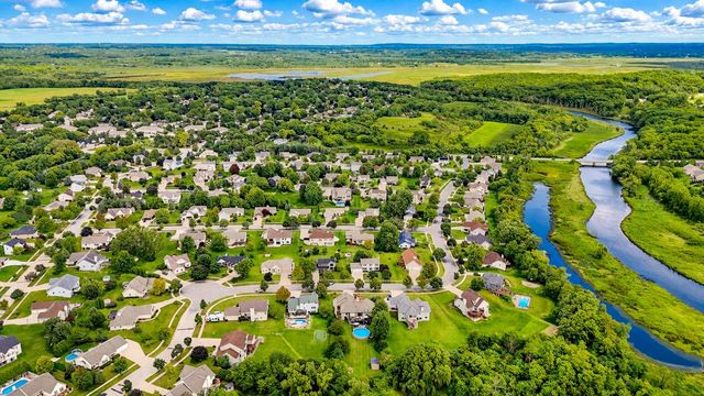 618 Two Rivers DRIVE, Mukwonago, WI 53149