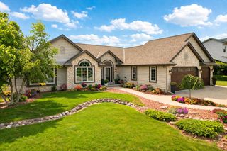 618 Two Rivers DRIVE, Mukwonago, WI 53149