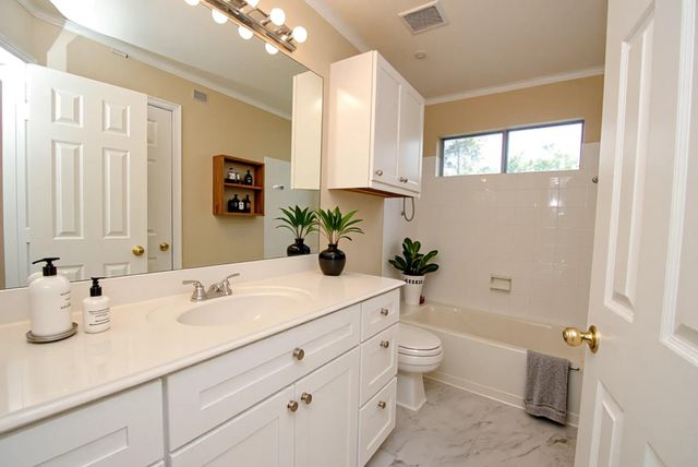 14 Wintergrass Place, The Woodlands, TX 77382