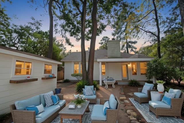 14 Wintergrass Place, The Woodlands, TX 77382