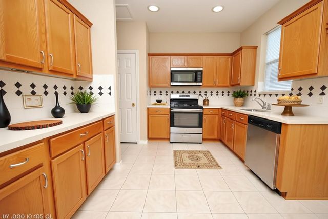 14 Wintergrass Place, The Woodlands, TX 77382