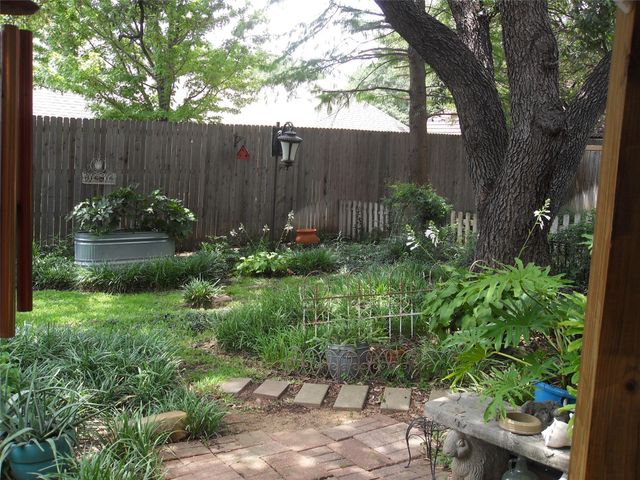 709 Reese Lane, Hurst, TX 76054
