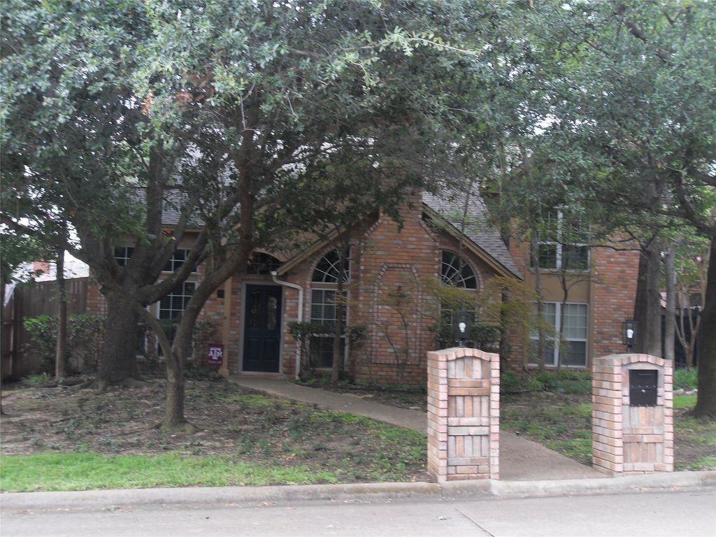709 Reese Lane, Hurst, TX 76054