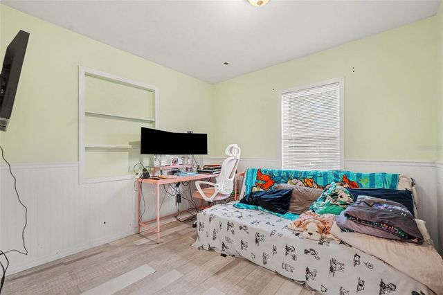 1509 W BARR DRIVE, Tampa, FL 33603
