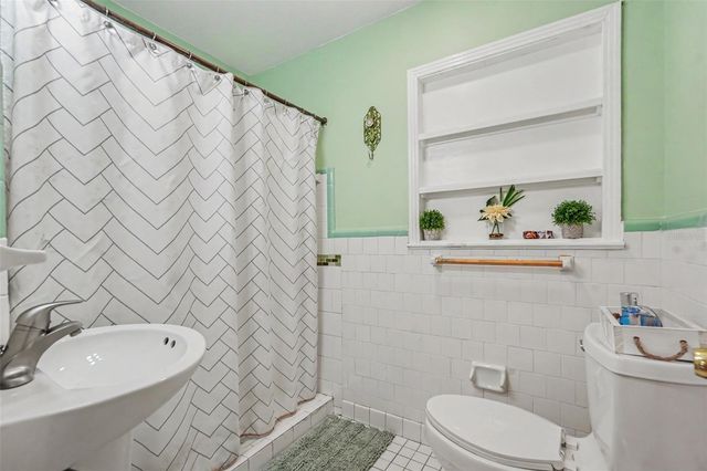 1509 W BARR DRIVE, Tampa, FL 33603