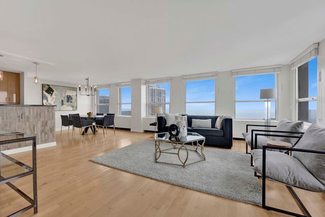 2626 N Lakeview Avenue 2103, Chicago, IL 60614