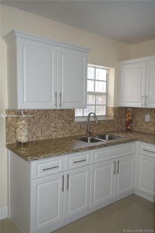 8441 SW 32nd Ter, Miami, FL 33155