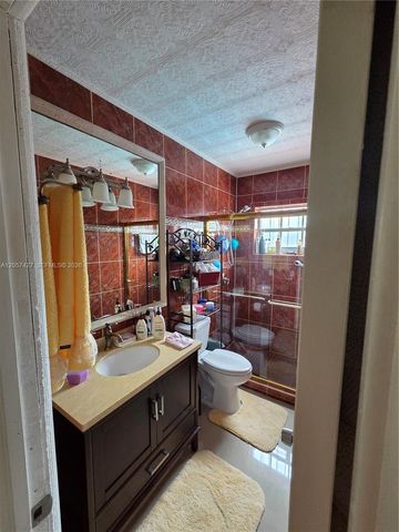 8441 SW 32nd Ter, Miami, FL 33155