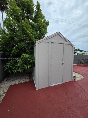8441 SW 32nd Ter, Miami, FL 33155