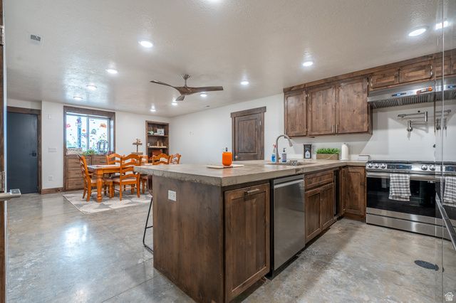 10445 W 14000 S, Axtell, UT 84621