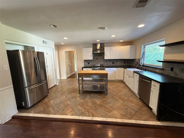 3525 Cripple Creek Drive, Dallas, TX 75224