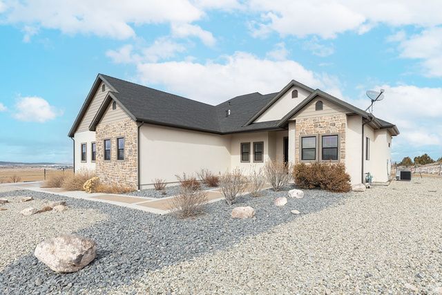 3760 W HILLCREST DR, Cedar City, UT 84720