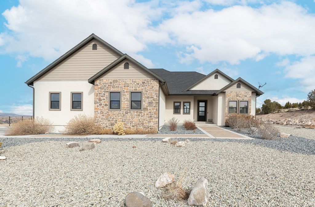 3760 W HILLCREST DR, Cedar City, UT 84720