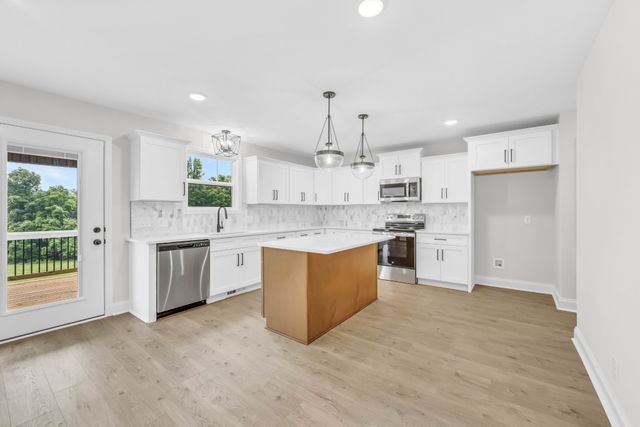 965 Palmyra Rd, Clarksville, TN 37040
