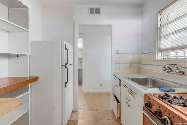 305 BRAHAN BLVD, San Antonio, TX 78215