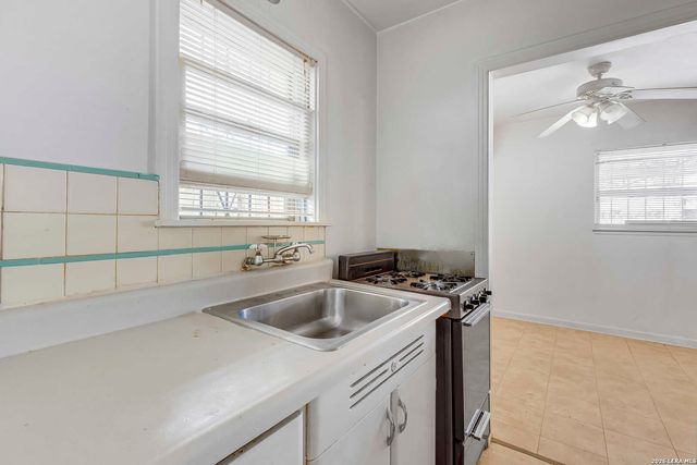 305 BRAHAN BLVD, San Antonio, TX 78215