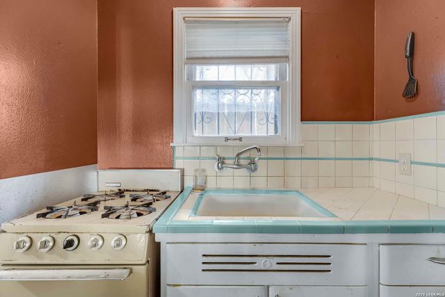 305 BRAHAN BLVD, San Antonio, TX 78215