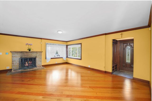 2N101 Glen Ellyn Road, Glendale Heights, IL 60139